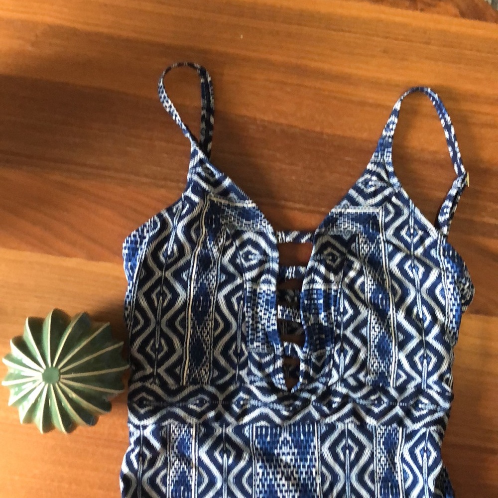La Blanca One-piece swimming suit🌷 - Picture 3 of 7